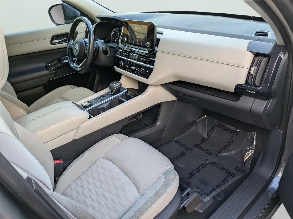 Used 2022 Gray Nissan SV image 12
