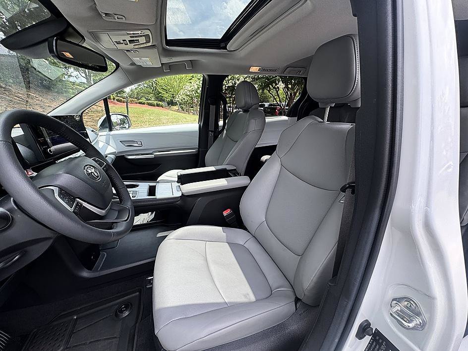 Used 2025 Wind Chill Pearl Toyota XLE image 10