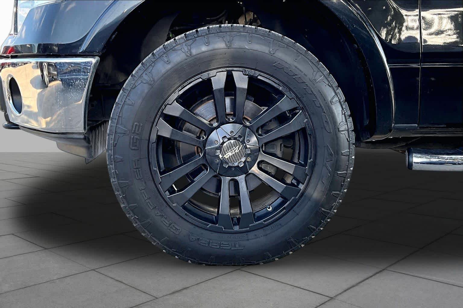 Used 2010 Tuxedo Black Ford XLT image 9