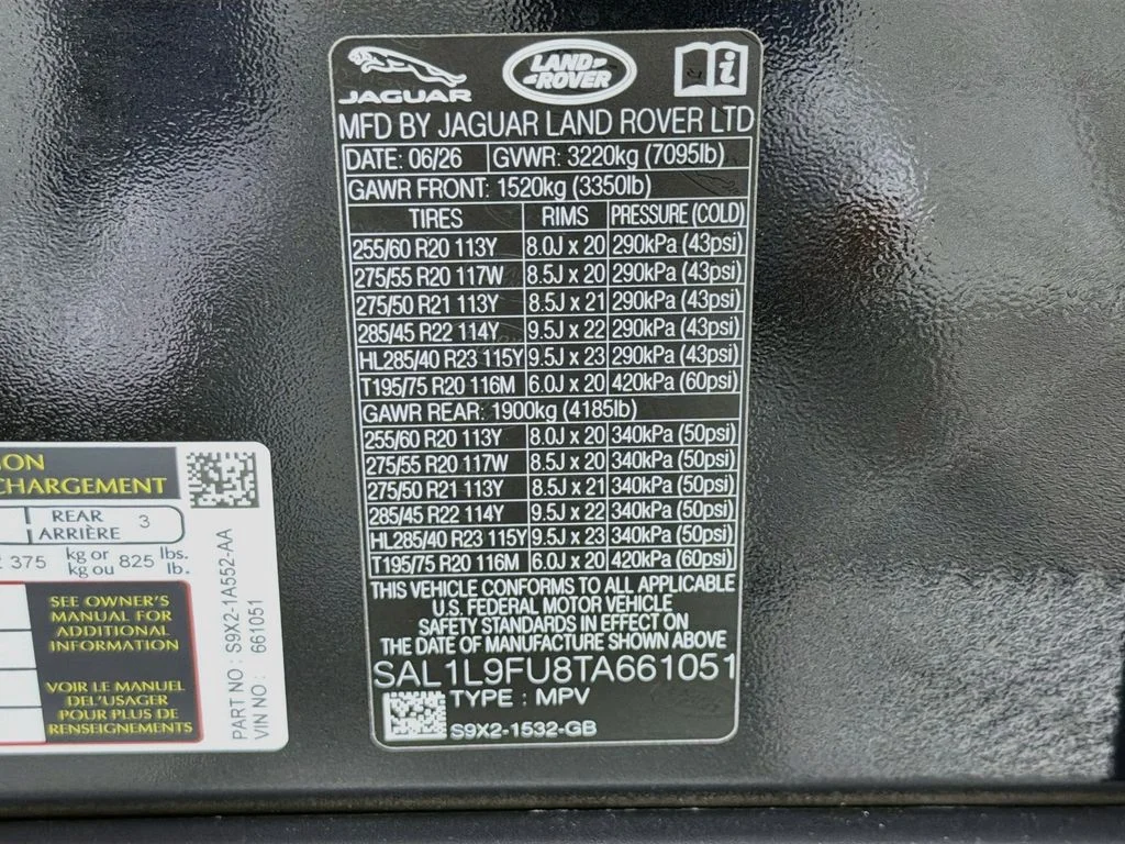 New 2026 Santorini Black Land Rover Dynamic SE image 34