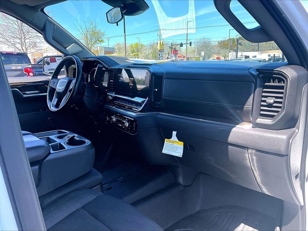 Used 2023 White GMC Elevation image 21