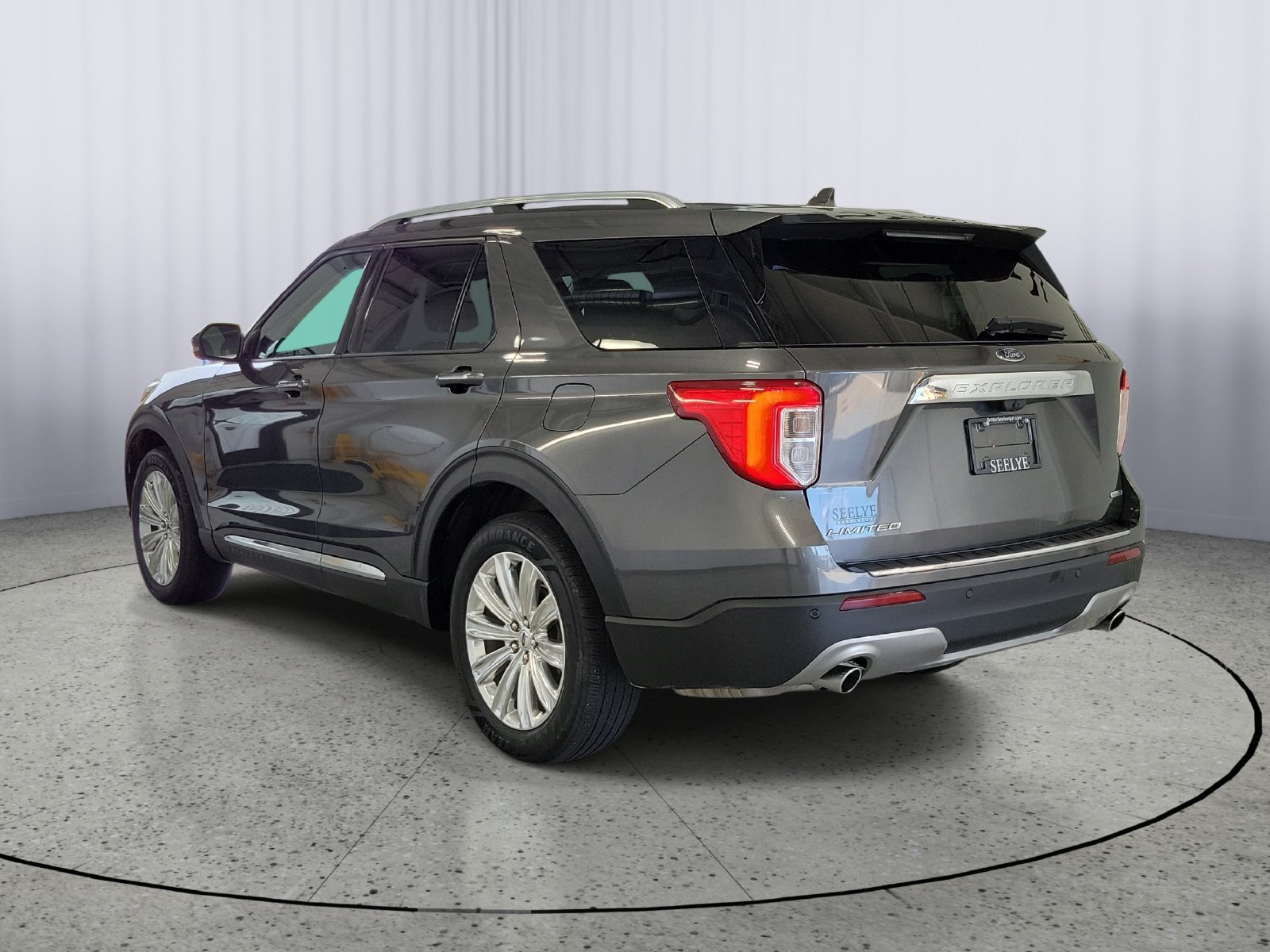 Used 2020 Gray Ford Limited image 3
