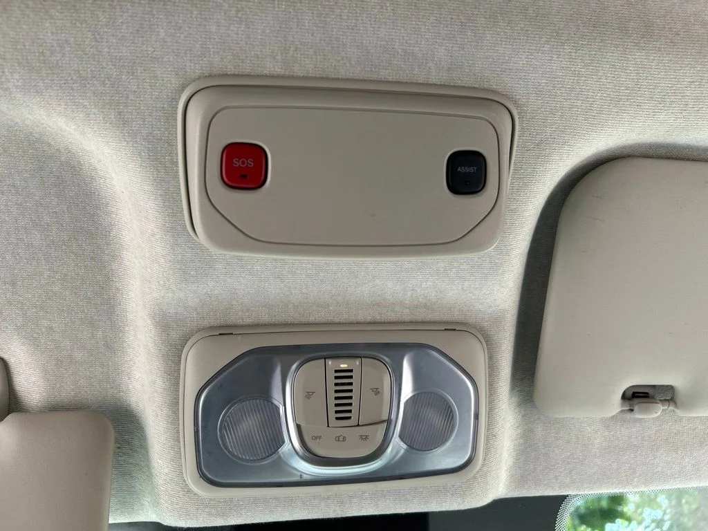 Used 2025 White Ram Base image 21