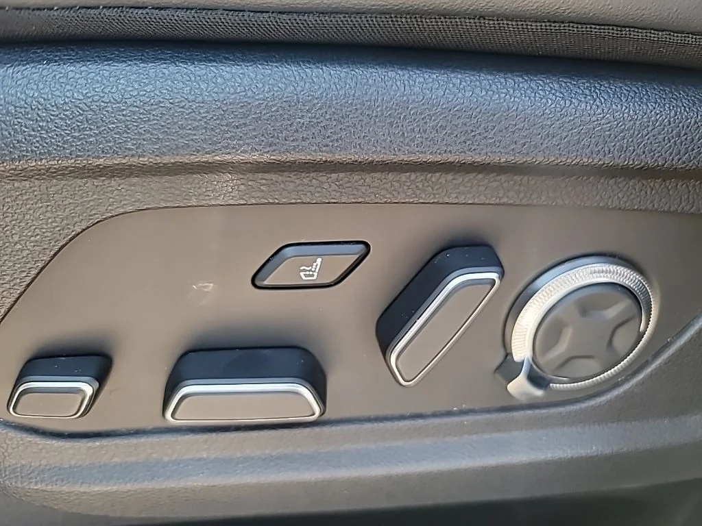 Used 2023 White Hyundai Calligraphy image 13