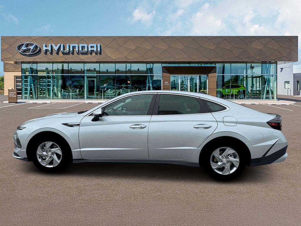 New 2026 Silver Hyundai SE image 3