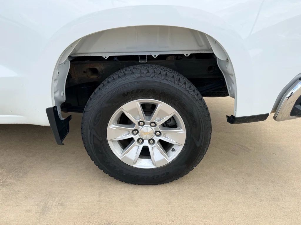 Used 2021 Summit White Chevrolet LT image 31