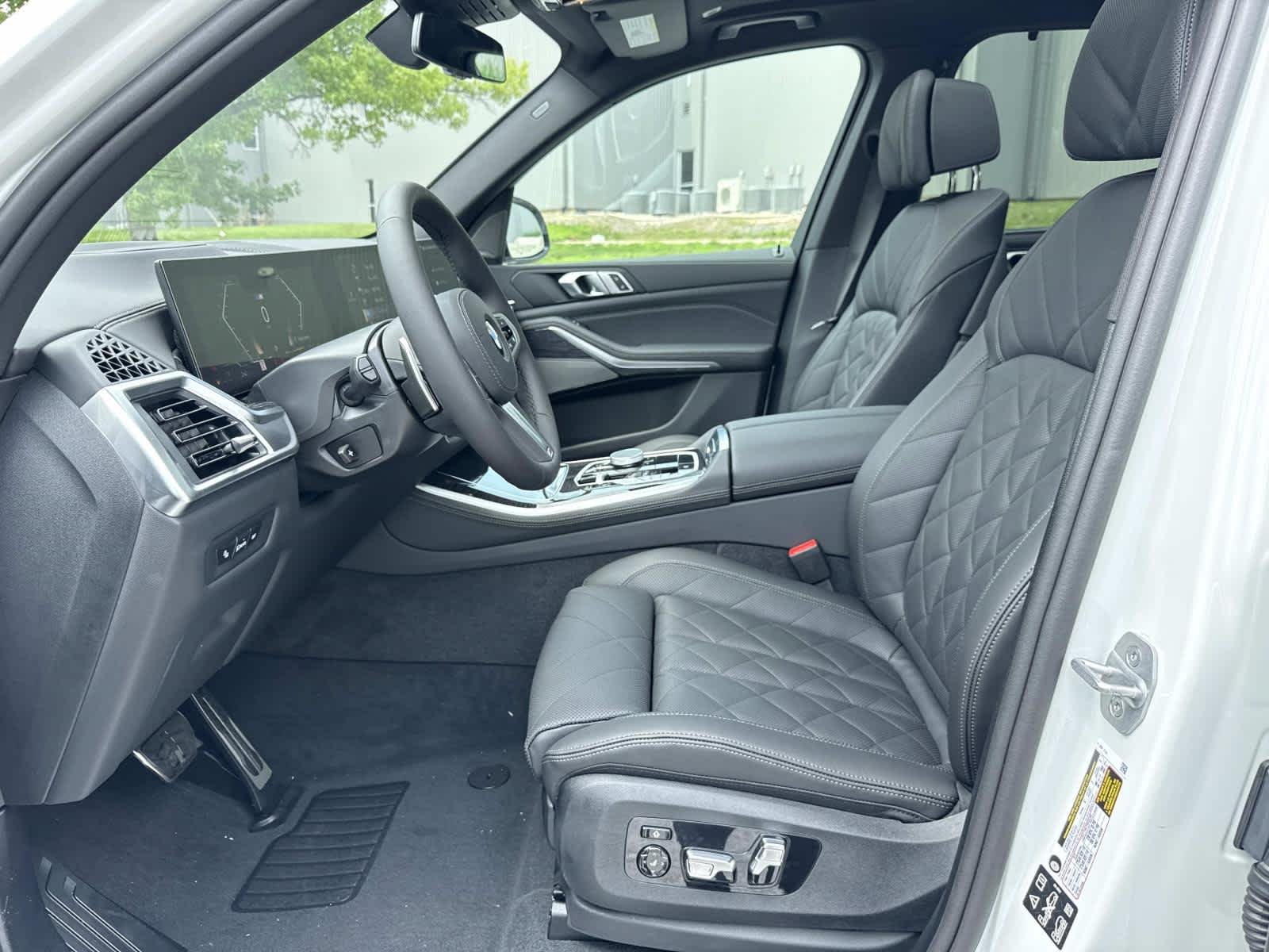 New 2026 Mineral White Metallic BMW xDrive40i image 14