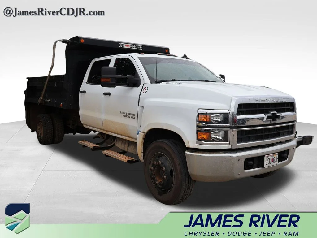 Used 2022 White Chevrolet 1WT image 22