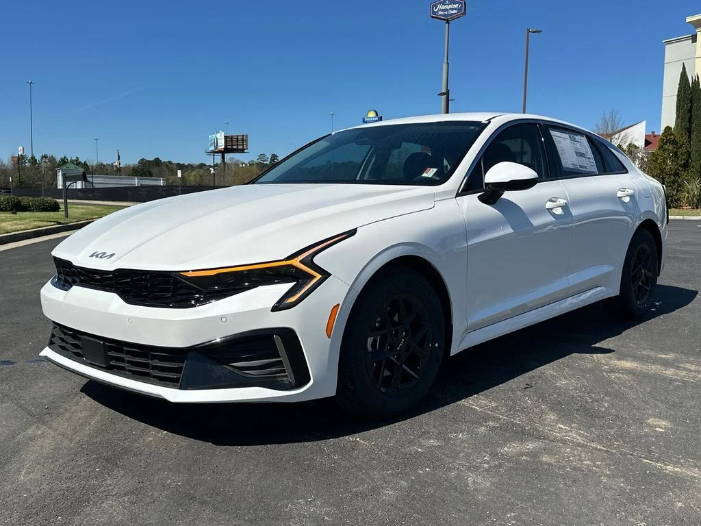 New 2026 White Kia LXS image 3