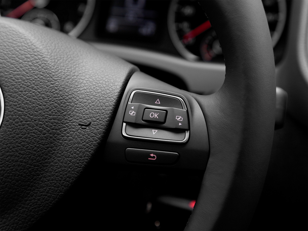 Used 2011 White Volkswagen S image 50