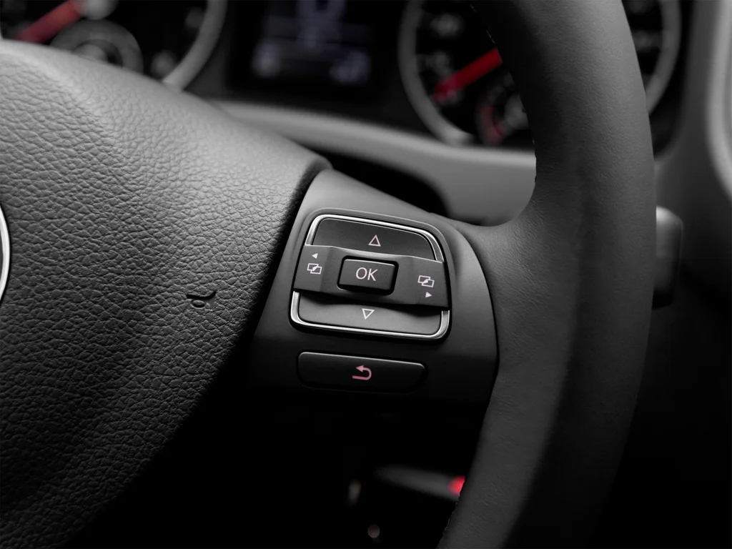 Used 2011 White Volkswagen S image 50