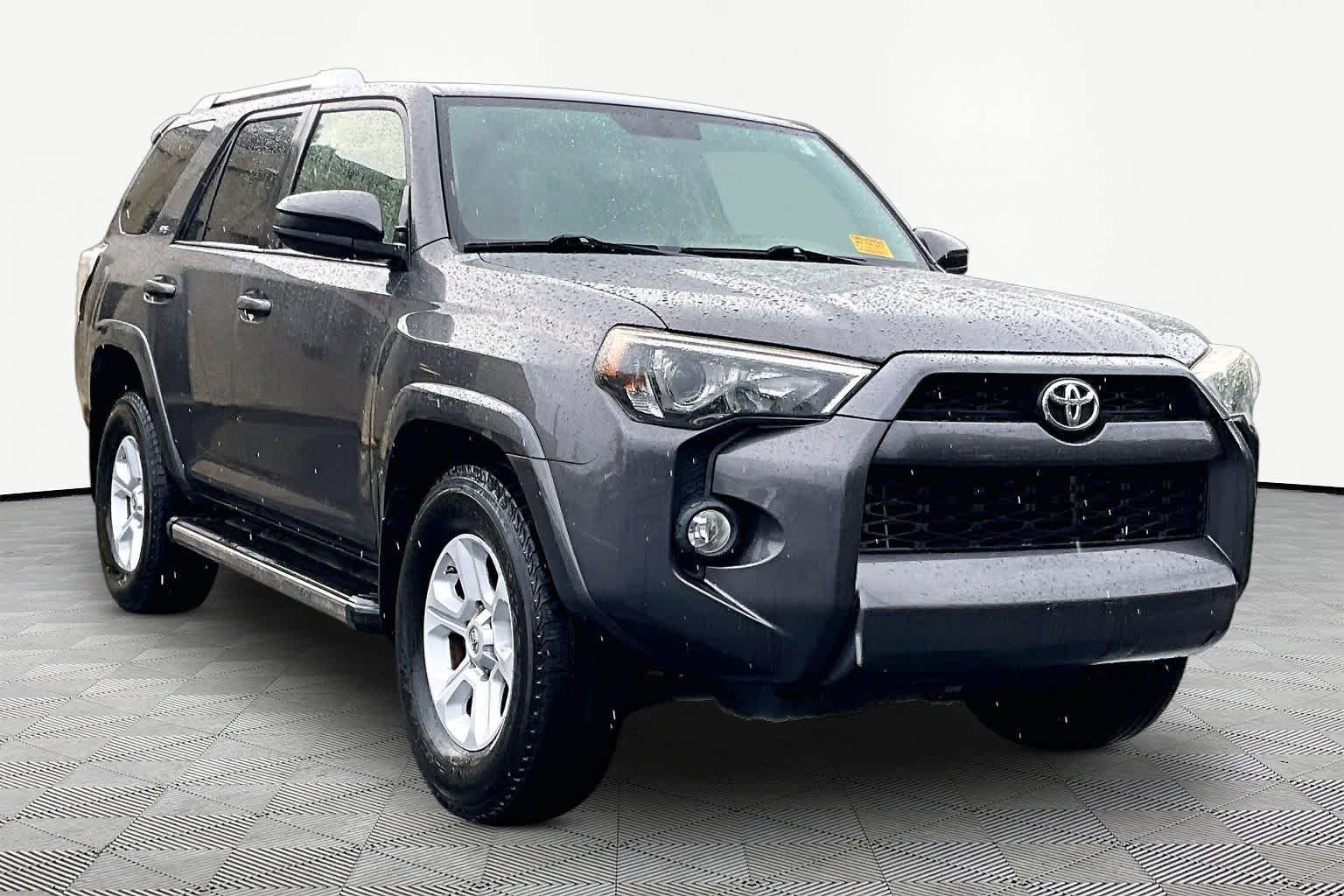 Used 2016 Magnetic Gray Metallic Toyota SR5 image 2