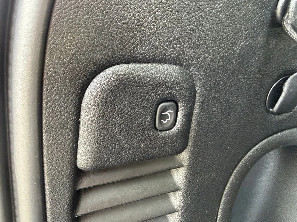 Used 2022 Diamond Black Jeep Laredo X image 28
