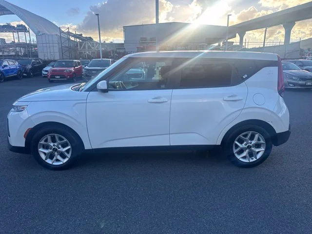 Used 2022 White Kia LX image 2