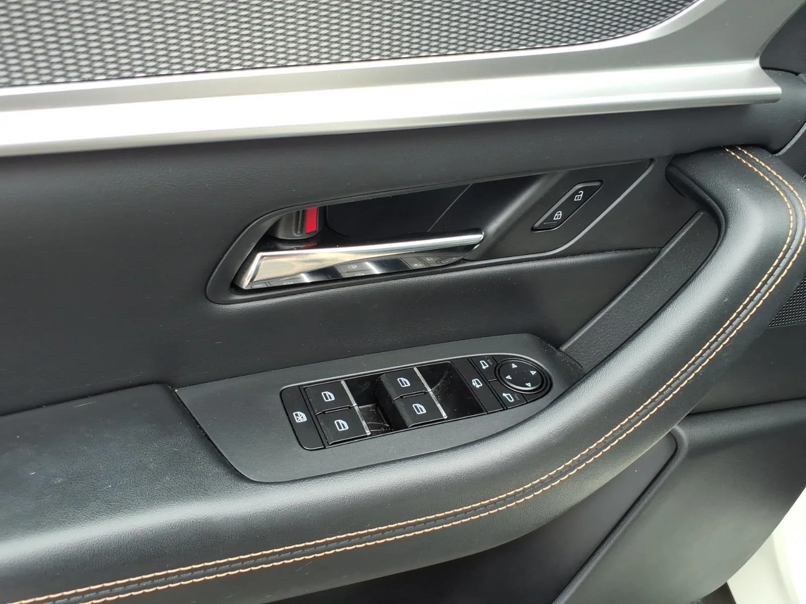 Used 2024 Rhodium White Premium Mazda 3.3 Turbo S Premium image 12