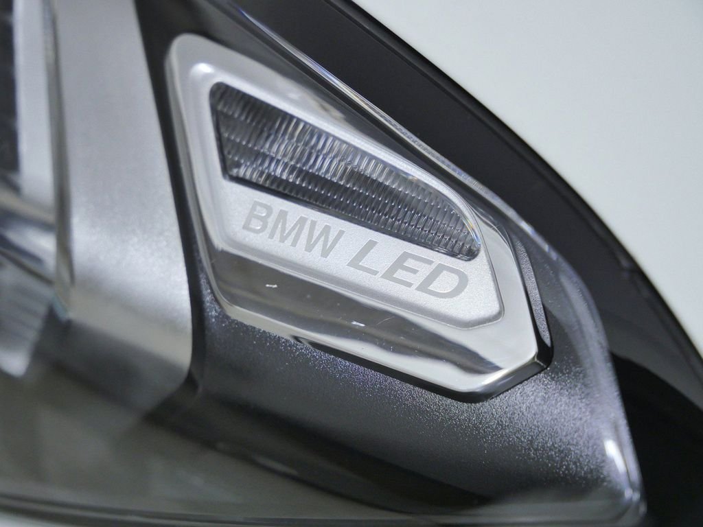 New 2026 Alpine White BMW 330i xDrive image 4