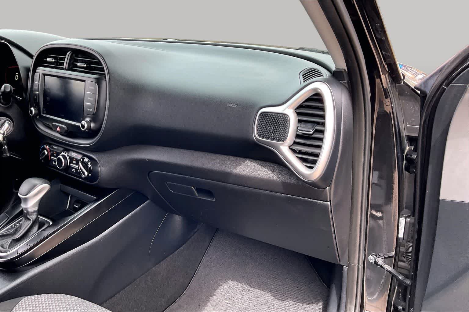 Used 2024 Fusion Black Kia LX image 17