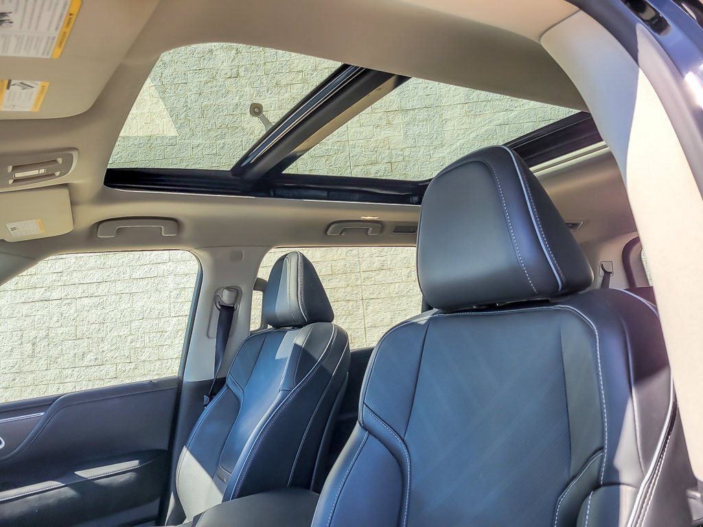 Used 2025 Black Obsidian INFINITI LUXE image 9