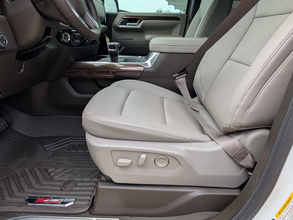 New 2026 Summit White Chevrolet LT image 9