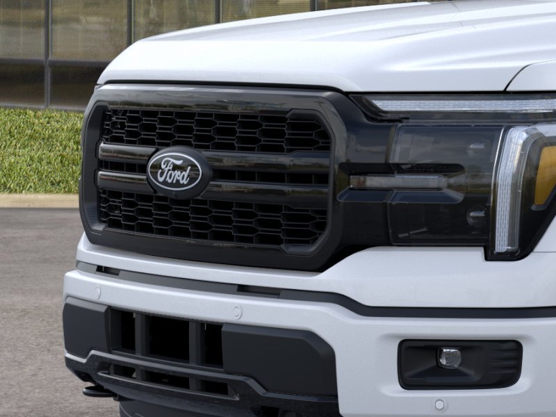 New 2026 Star White Metallic Tri-Coat Ford LARIAT image 39