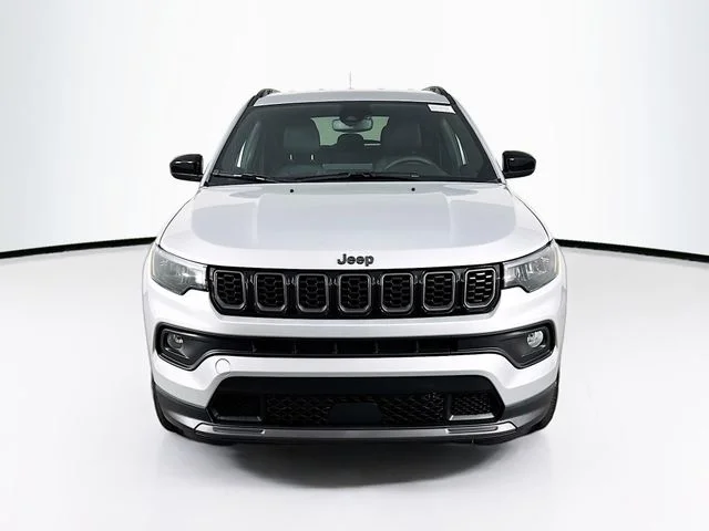 New 2026 Silver Zynith Metallic Clearcoat Jeep Latitude image 2