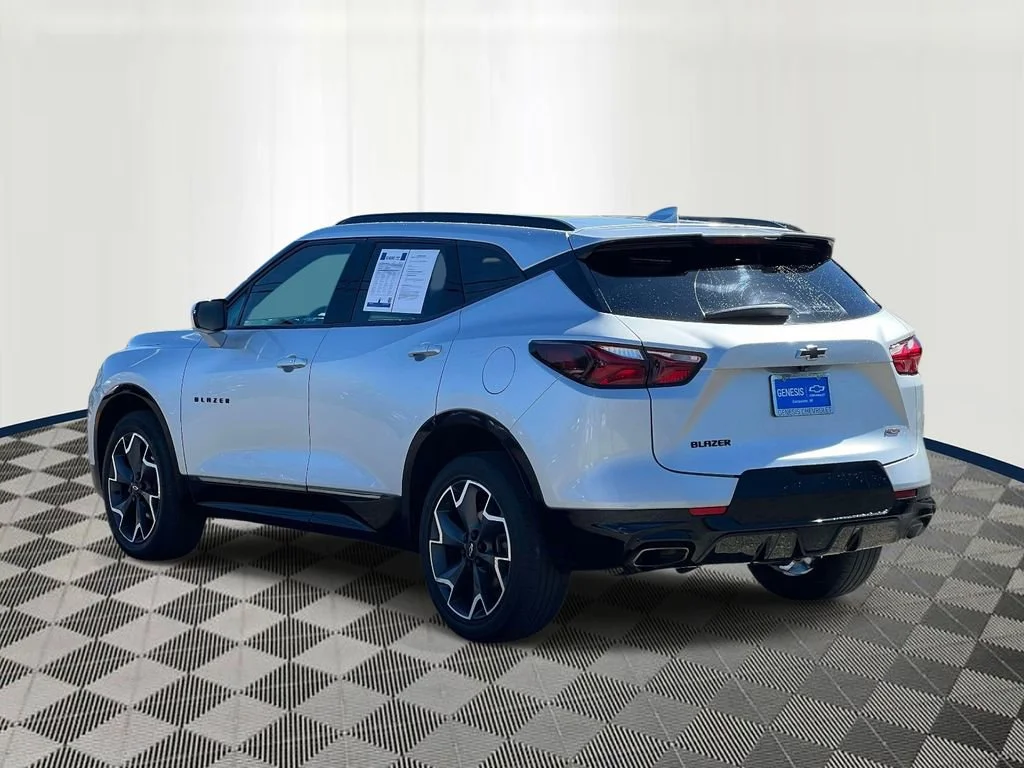 Used 2022 Silver Ice Metallic Chevrolet RS image 3