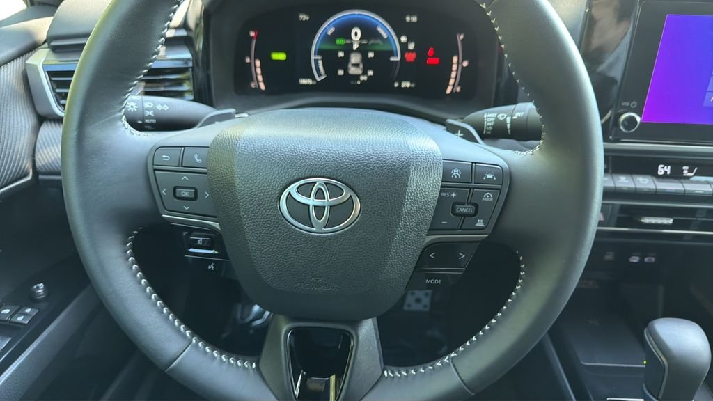 Used 2025 White Toyota SE image 13