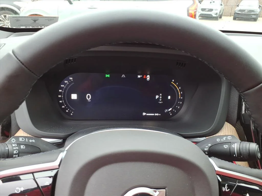 2026 Volvo XC60 Plus - Photo 17