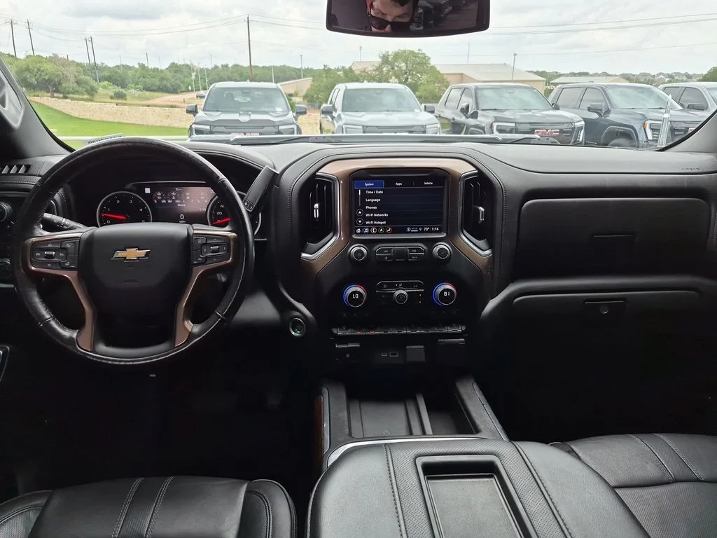 Used 2022 White Chevrolet High Country image 30