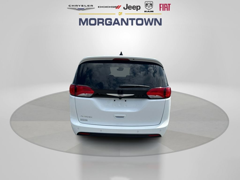 2025 Chrysler Voyager LX - Photo 7