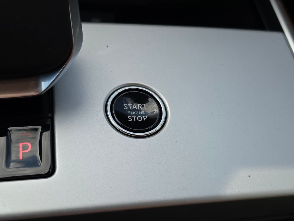 New 2026  Land Rover SE image 38