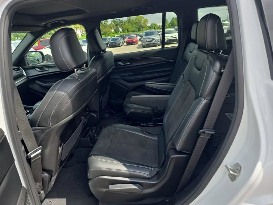 Used 2023 White Jeep Altitude image 8