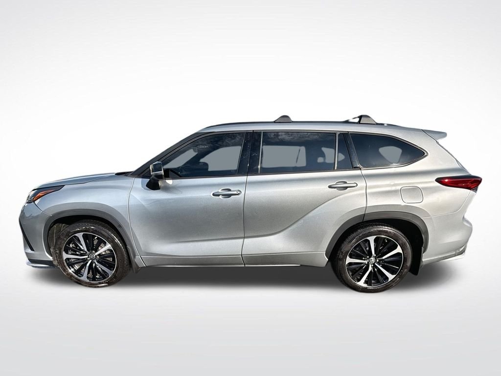 Used 2022 Silver Toyota XSE image 5