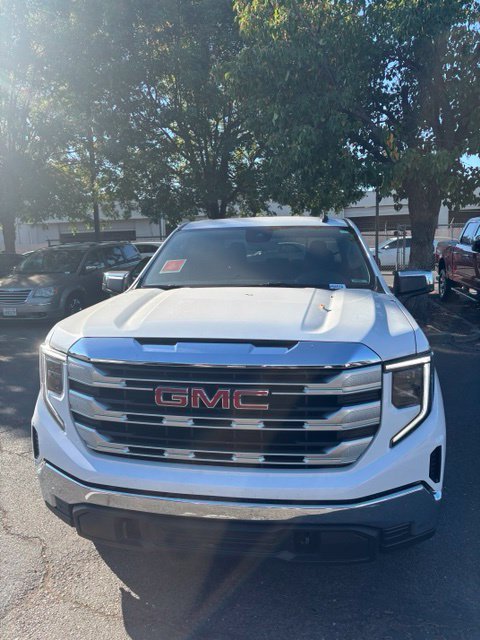Used 2024 White GMC SLE image 4