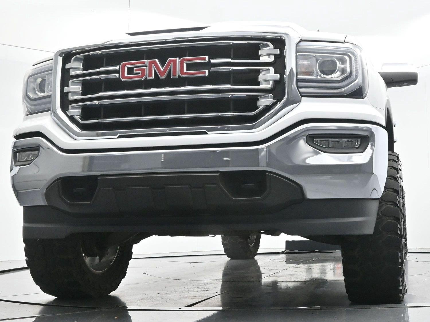 Used 2018 Summit White GMC SLT image 39