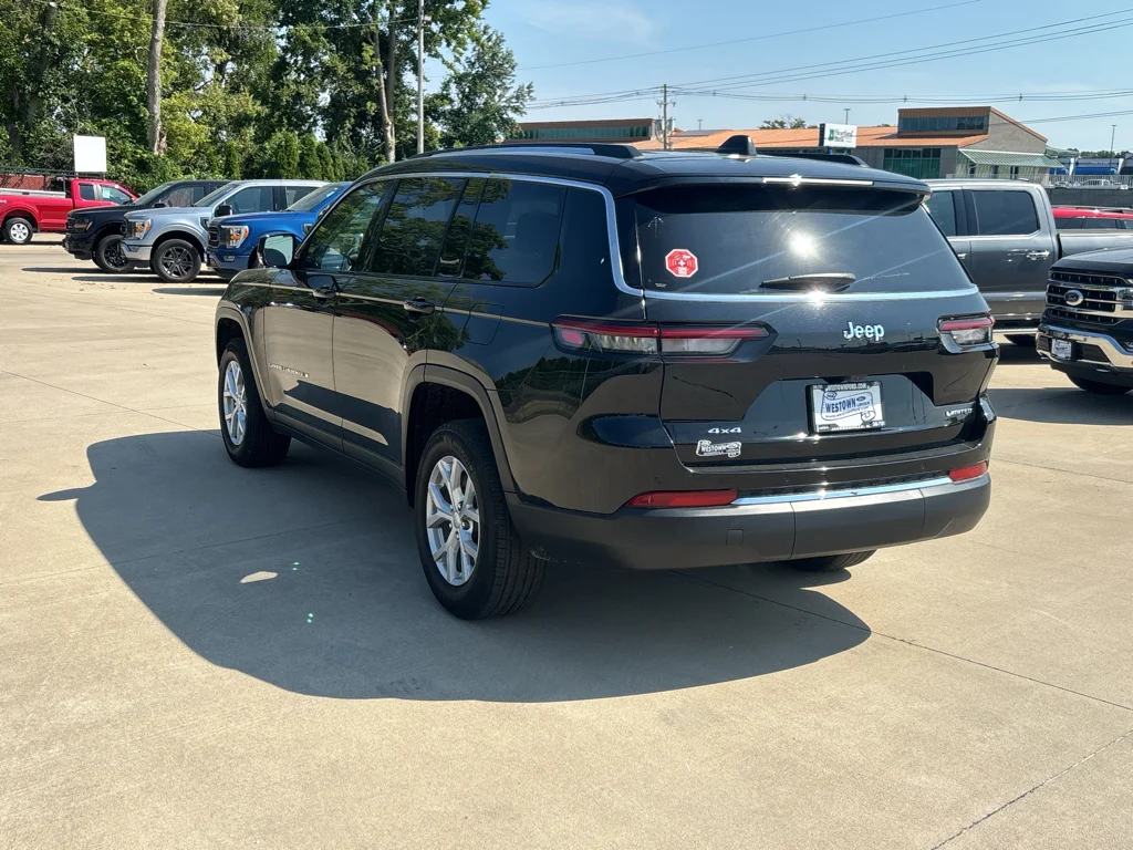 Used 2023 Diamond Black Jeep Limited image 6