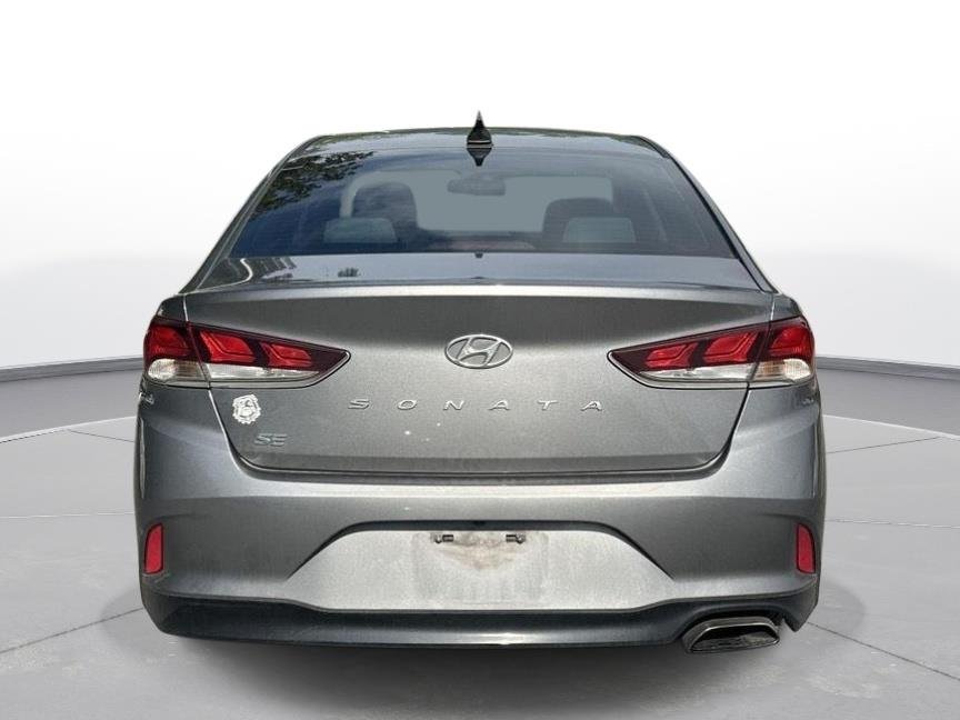 Used 2018 Machine Gray Hyundai SE image 7