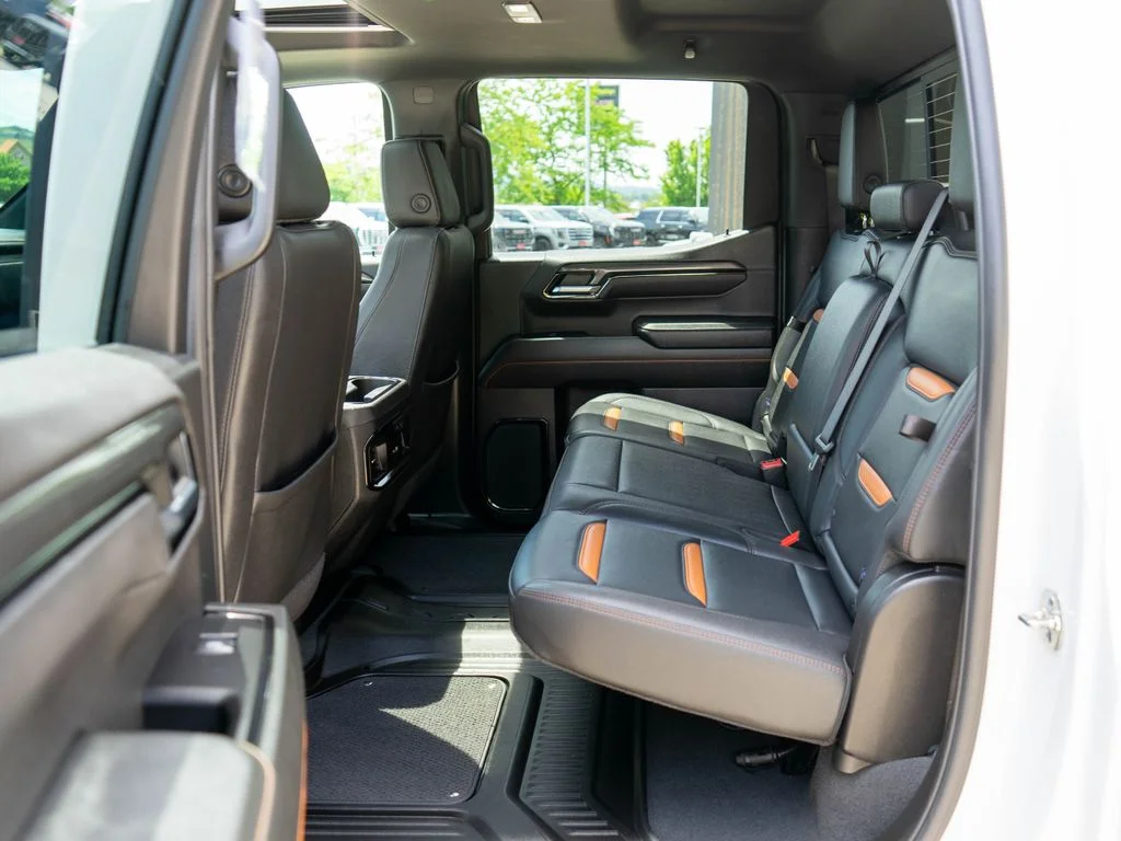 Used 2025 White GMC AT4 image 13