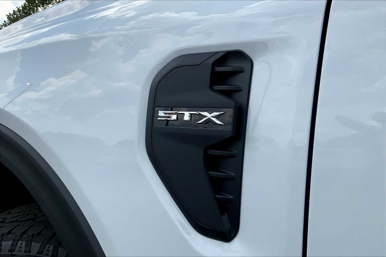 New 2025 Oxford White Ford XL image 15