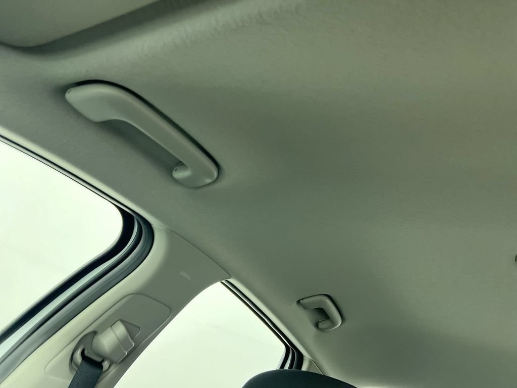 New 2026 Snow White Pearl Kia LXS image 20