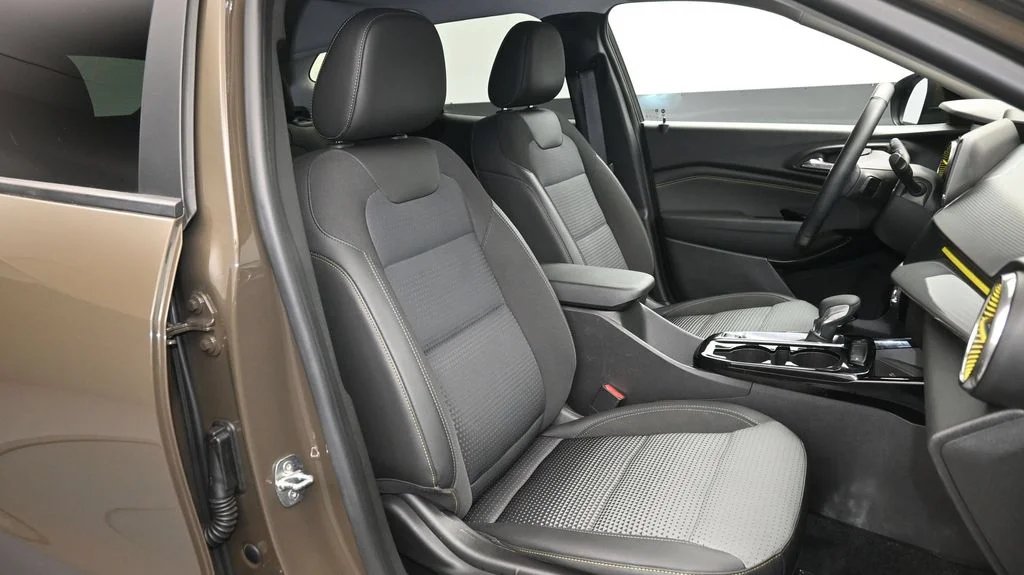 Used 2024 Brown Chevrolet LT image 17