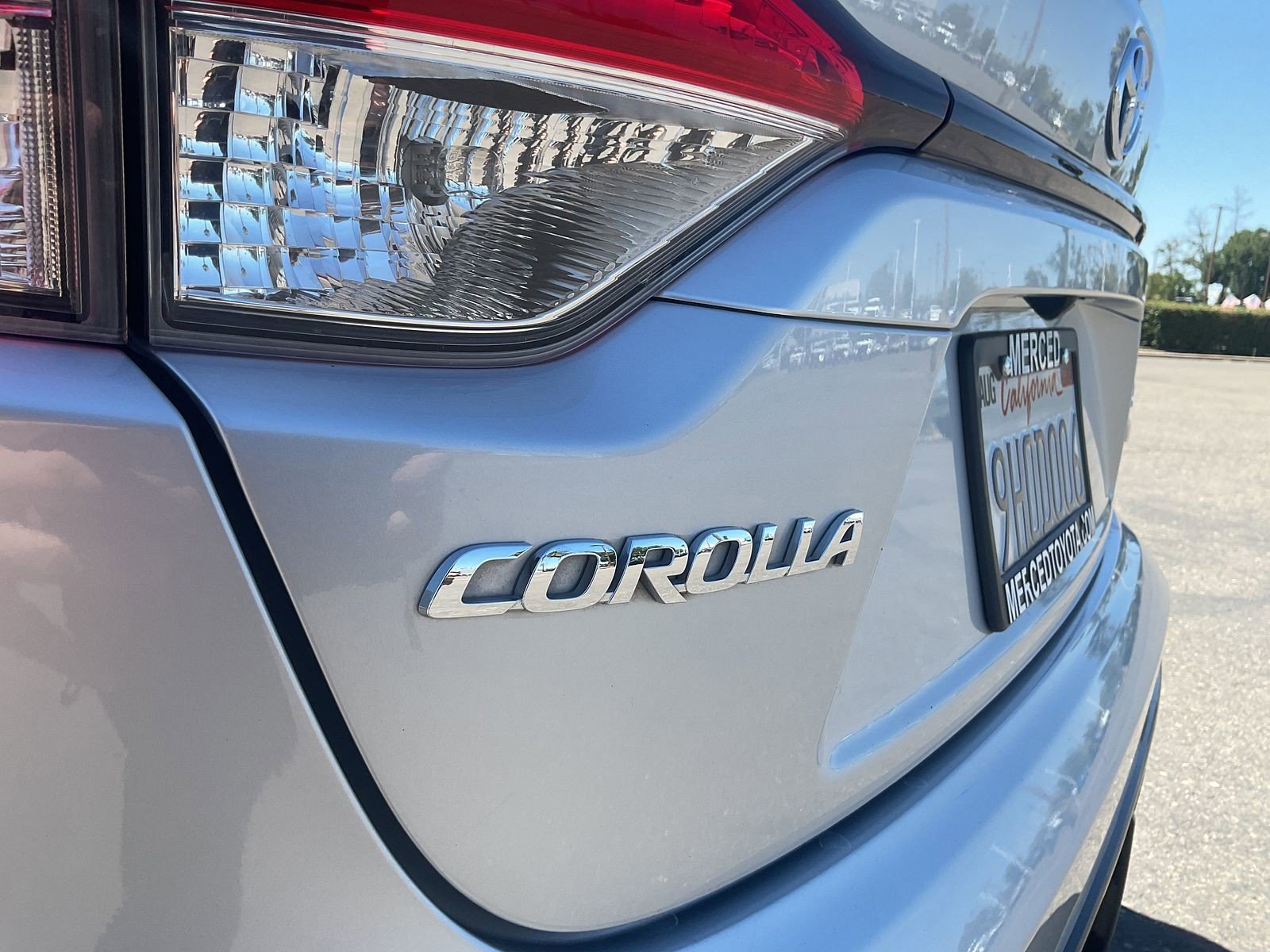 Certified Used 2023 Classic Silver Metallic Toyota SE image 9