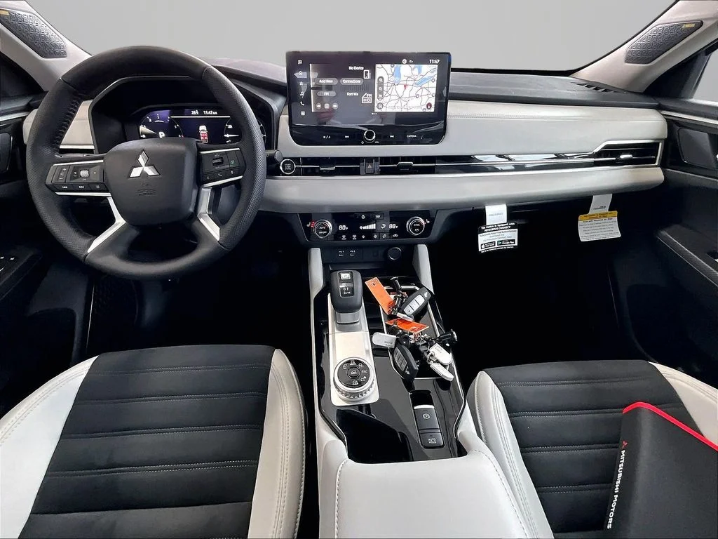 New 2026 White Mitsubishi SE image 6