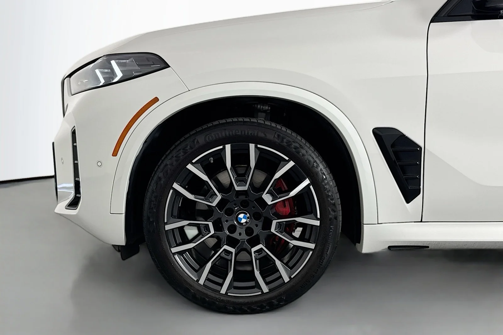 Used 2024 Alpine White BMW xDrive40i image 9