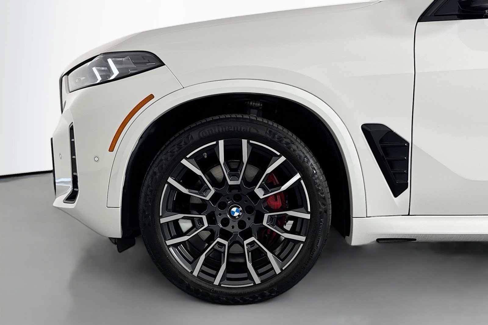 Used 2024 Alpine White BMW xDrive40i image 9
