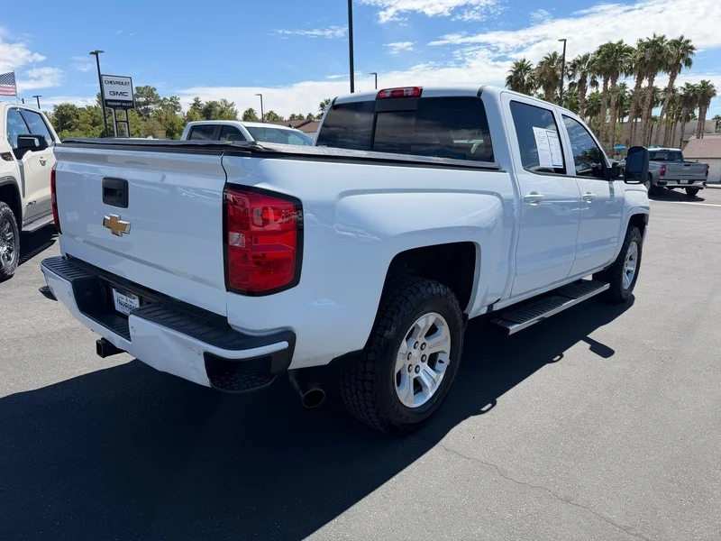 Used 2017 SUMMIT WHITE Chevrolet LT image 3