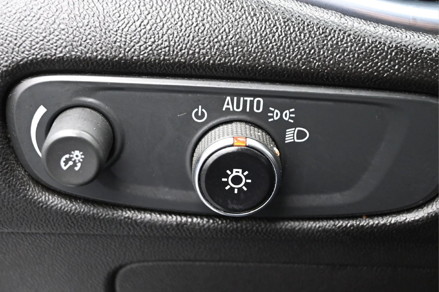 Used 2024 Sterling Gray Metallic Chevrolet 2LT image 20