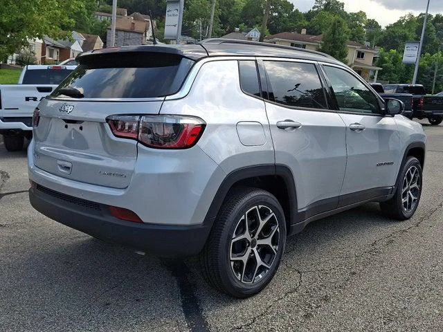 New 2026 Silver Zynith Metallic Clear-Coat Exterior Paint Jeep Limited image 4