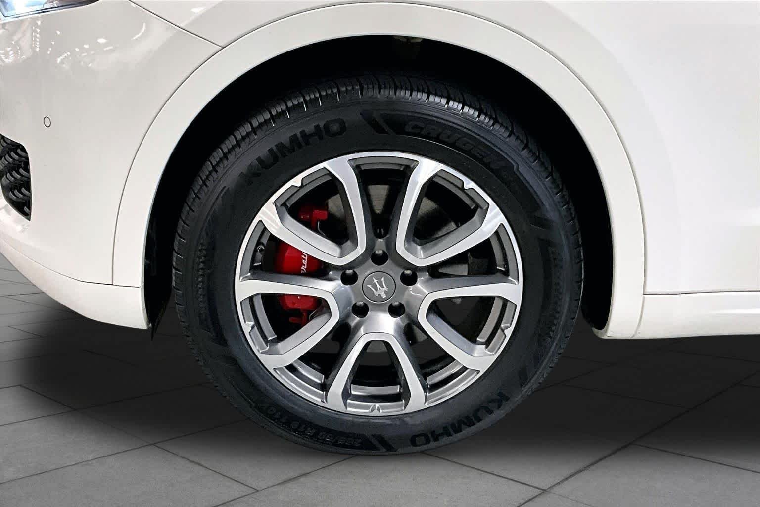 Used 2019 Bianco Maserati  image 11