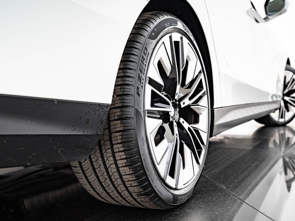 Used 2025 Mineral White Metallic BMW 530i xDrive image 51